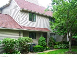 35 Lethbridge Ln, Akron, OH 44321