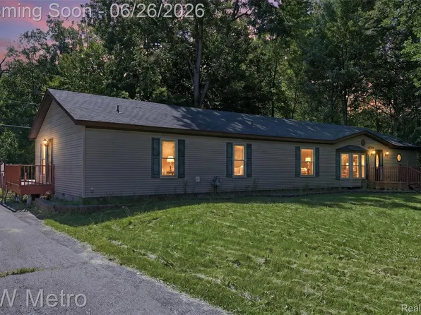22733 Sumpter Rd, Belleville, MI 48111
