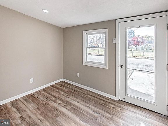 3rd image of 112 Michigan Rd