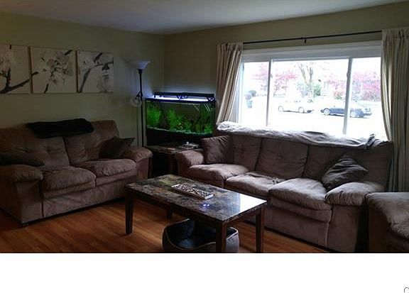 Inviting LR with HW floors and fpl