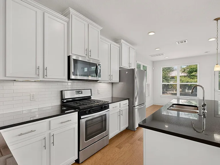 5915 Swayden Ln — Photo 13
