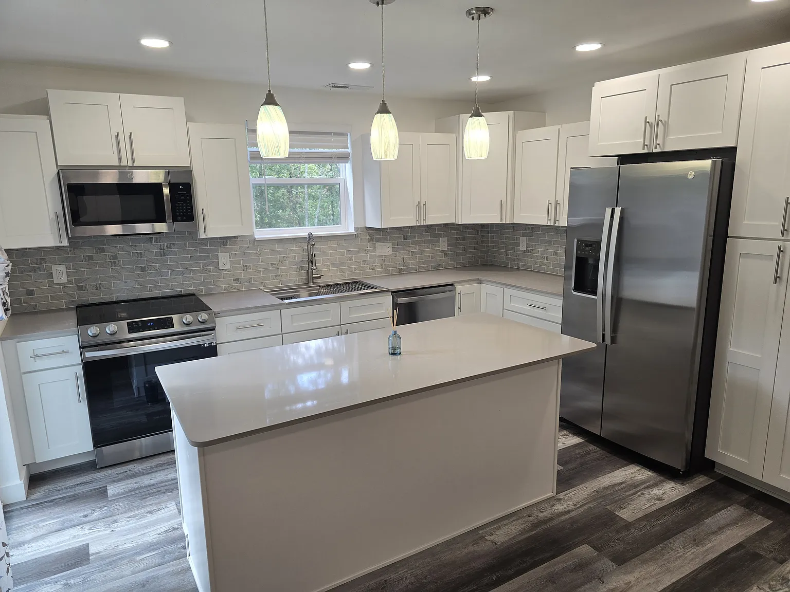 3 bed, 1136 sqft, $1,600 — Photo 2