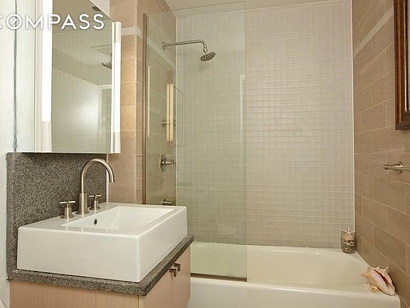 5th image of 120 Greenwich St APT 5C