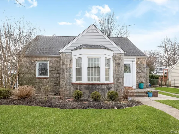 124 Greystone Road, Rockville Centre, NY 11570