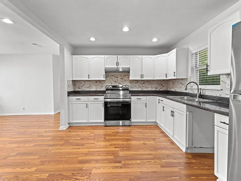 3611 Bonzer St — Photo 3