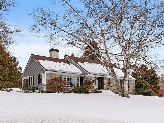 3rd image of 454 Wilson St