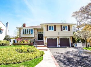 10 Dunhill Rd, Manhasset Hills, NY 11040