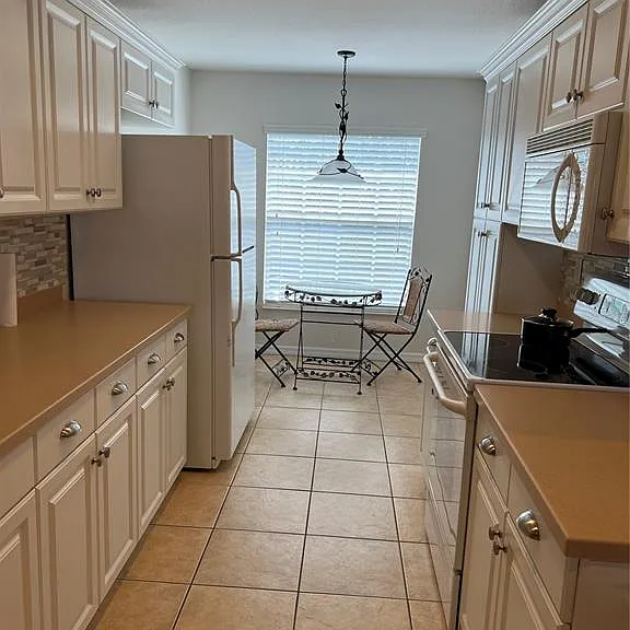 7060 Strand Cir #7060 — Photo 6