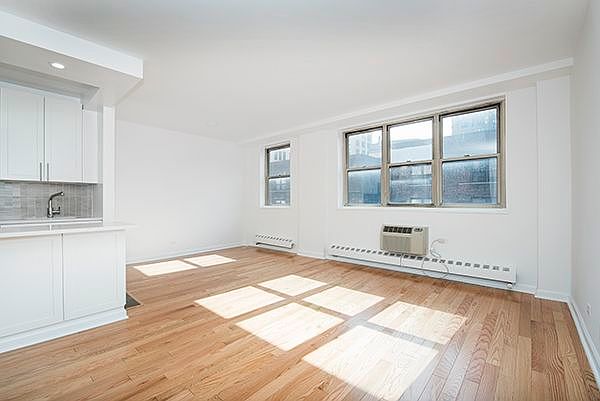 1st image of 63 E 9th St APT 6S