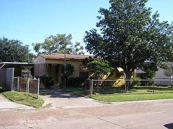 1st image of 708 11th Ave N