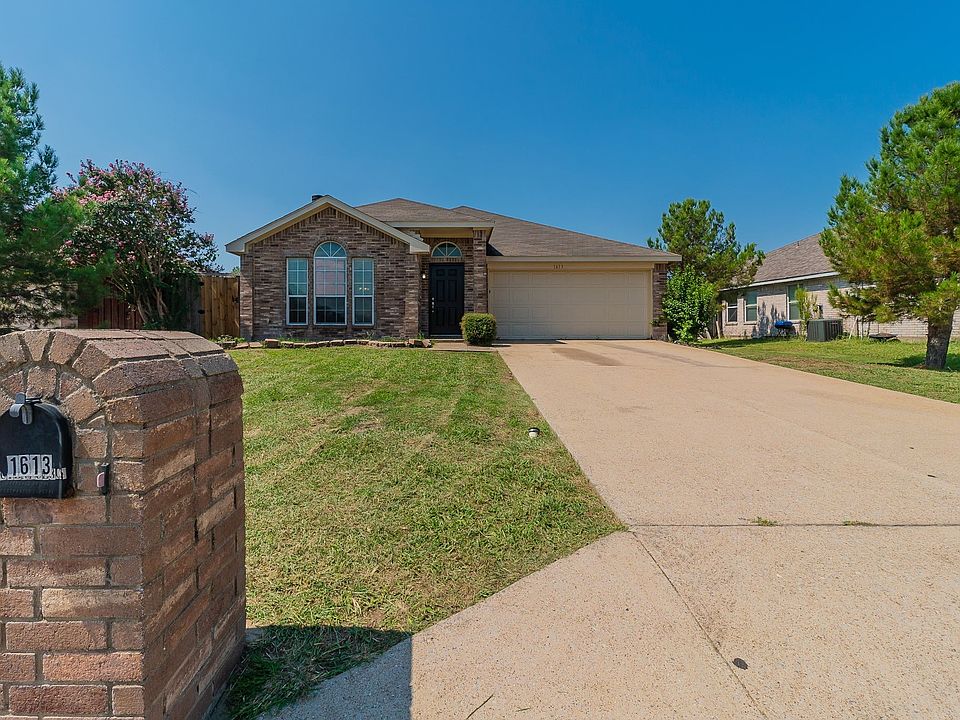 1st image of 1613 Lesli Dr