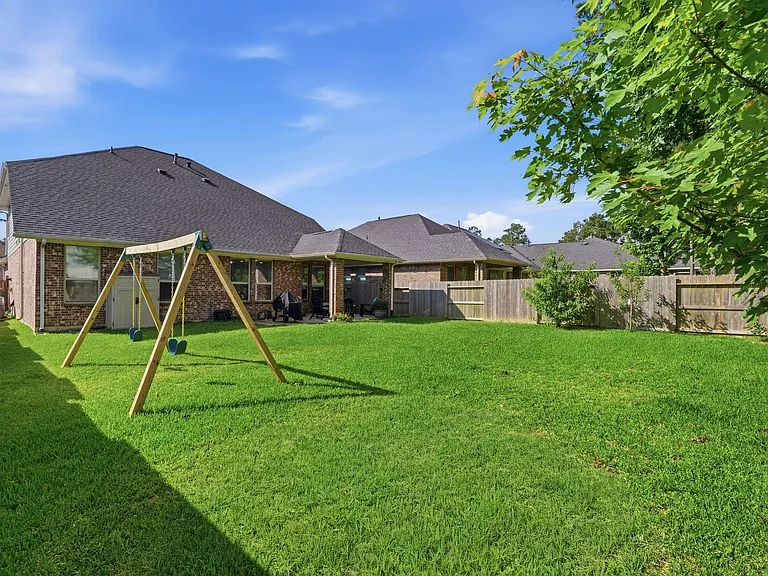 127 Buttonwood Ct — Photo 32