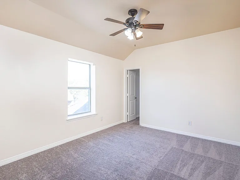 2905 Preston Ln — Photo 10