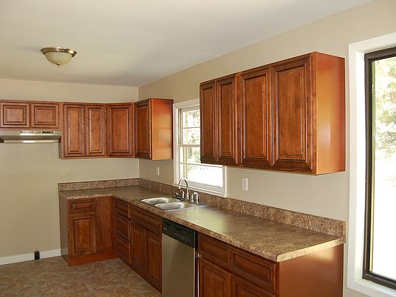3rd image of 3043 Woodbine Ave