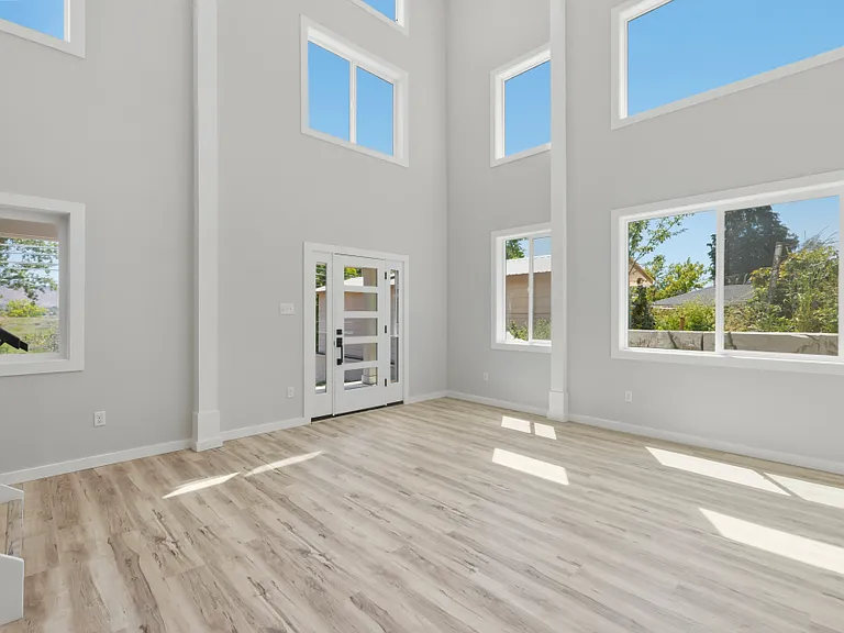 300 Riverside Dr — Photo 6