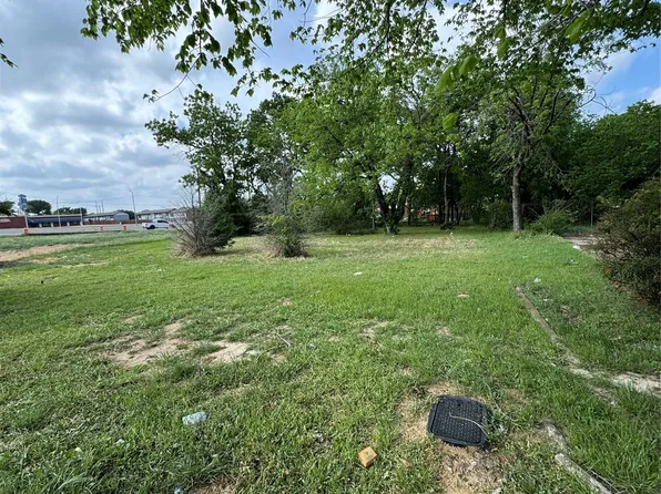 6309 Meadowbrook Dr, Fort Worth, TX 76112