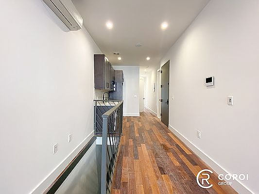 2nd image of 996 Putnam Ave #1L