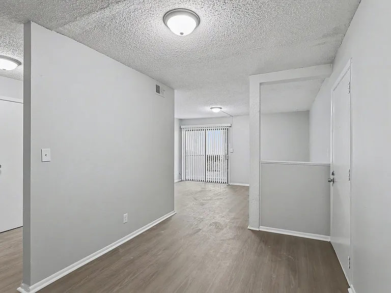 Stoneybrook Apartments — Photo 3