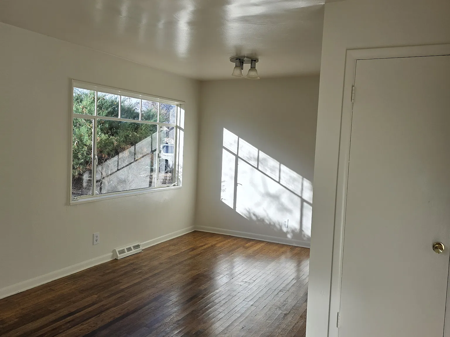 2 bed, 750 sqft, $1,199 — Photo 1