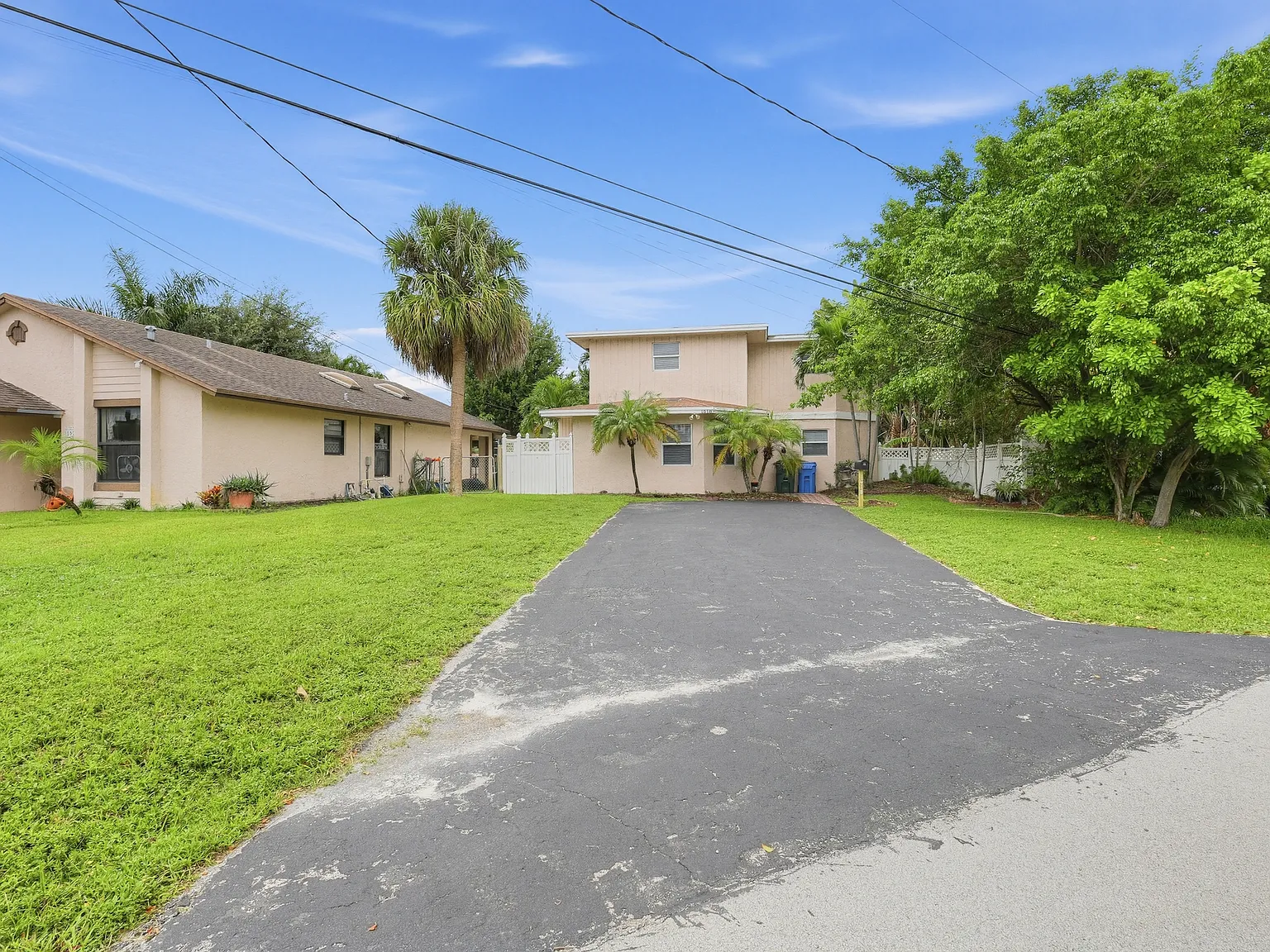 3 bed, 1233 sqft, $3,047 — Photo 2