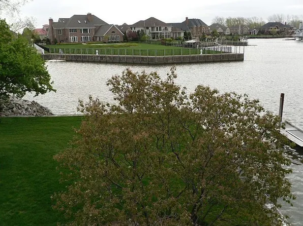 177 Marina Point Dr, Sandusky, OH 44870