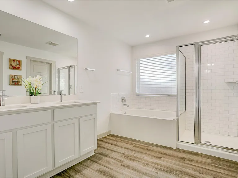 7926 Murciana Dr — Photo 16