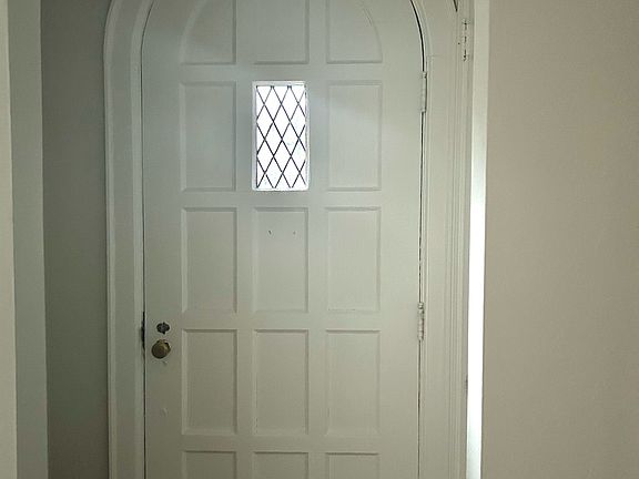 5th image of 1679 S Milledge Ave