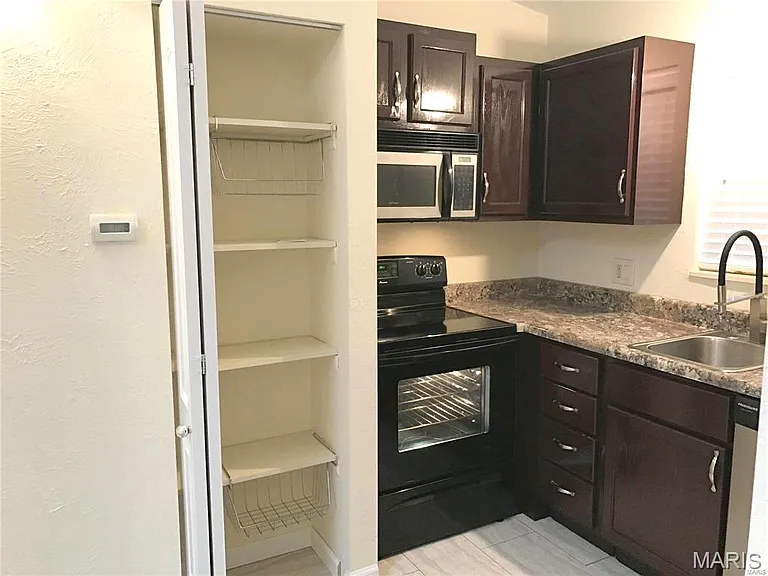 86 Peachtree Ln — Photo 6