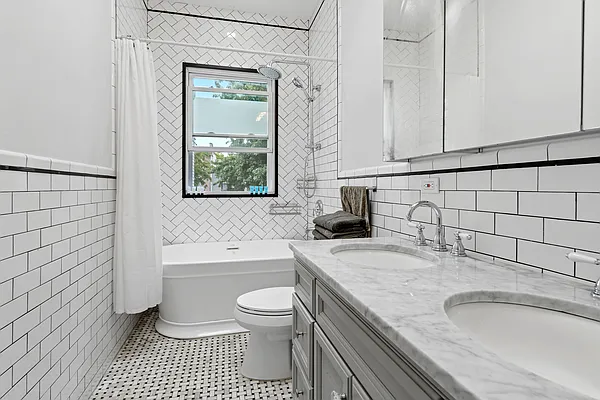 Sold by Compass | media 7