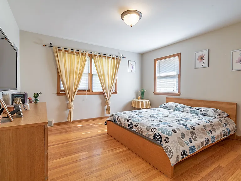 8209 W Wilson Ave — Photo 2