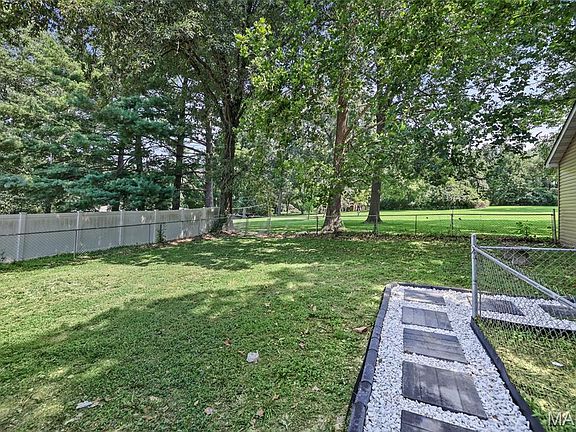 4th image of 1202 Cart Ln
