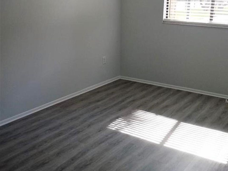 Spacious bedroom with walk in closet