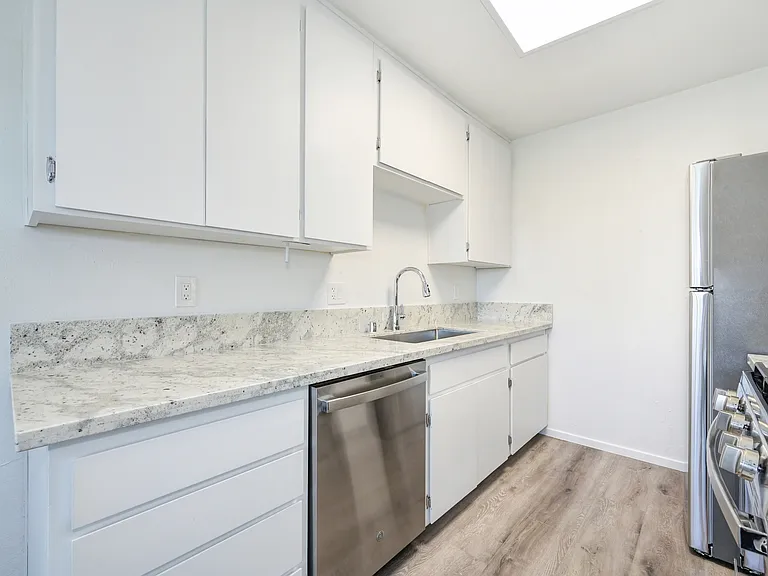 109 Lincoln Way #D — Photo 4