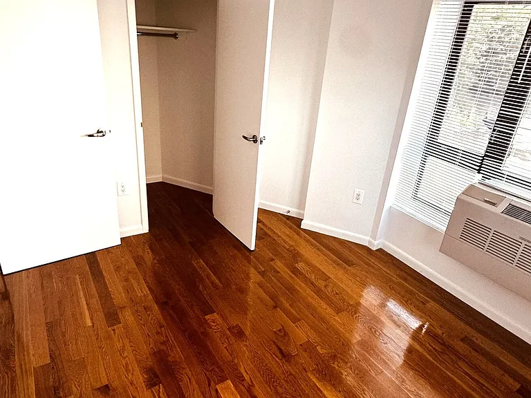 26-38 21st St #2J — Photo 4