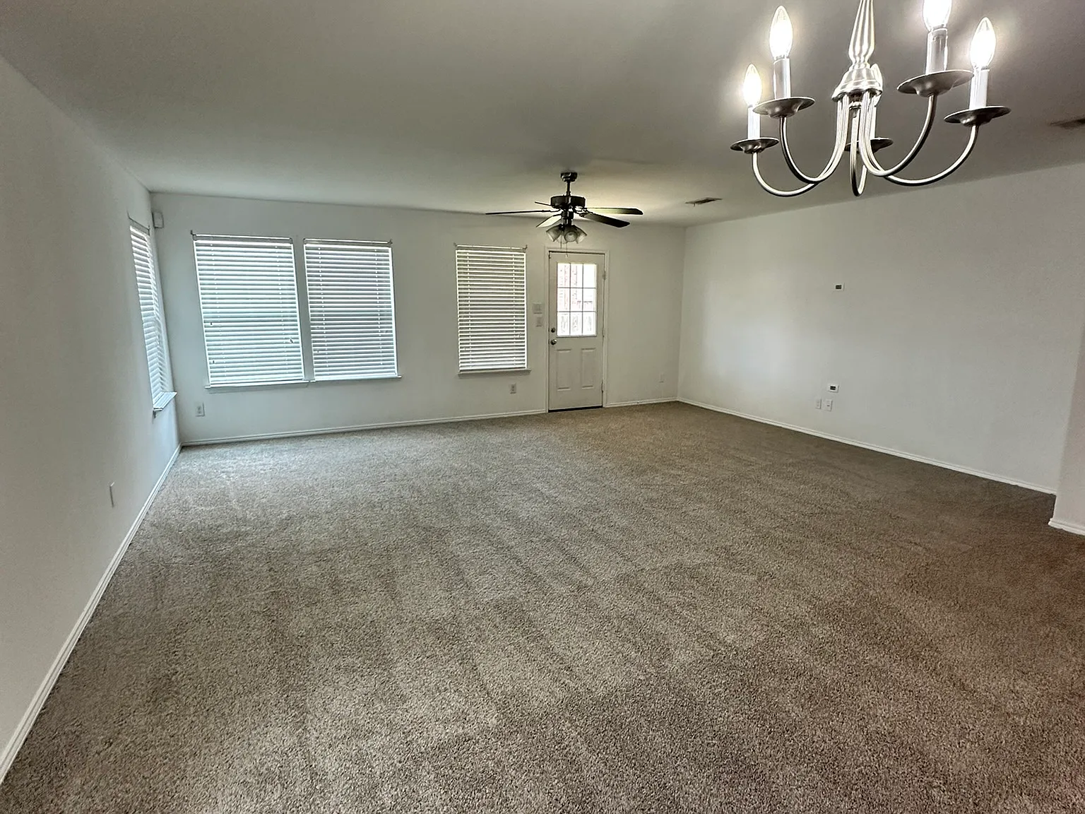 3 bed, 2098 sqft, $2,350 — Photo 2