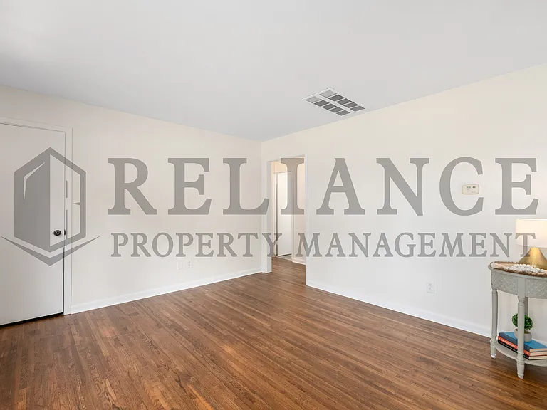 2309 W Graber St — Photo 5