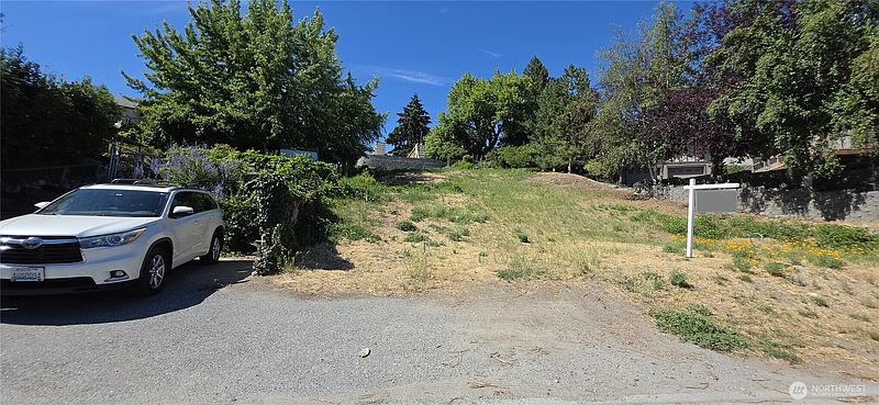 4th image of 410 Manson Boulevard