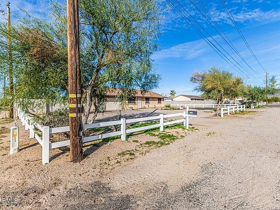 3rd image of 1008 N Meridian Rd