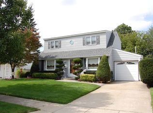 8 Rhoda St, West Hempstead, NY 11552