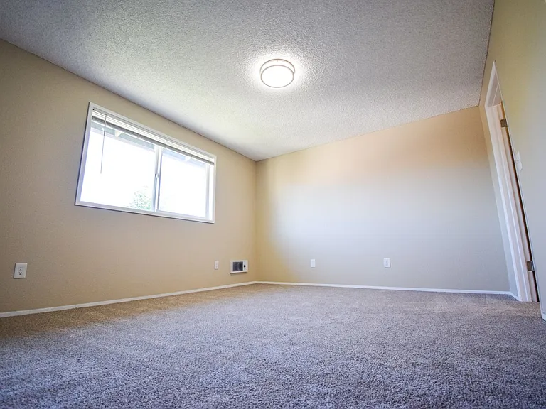 Spacious 2 bedroom 1.5 bath Town house Apartment! — Photo 10