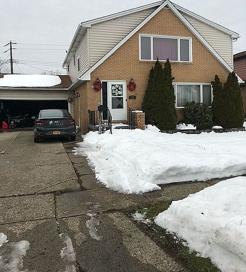 1st image of 12 Fairoaks Ln
