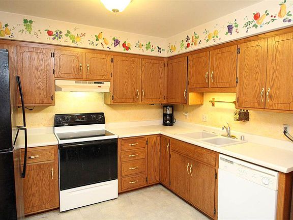 5th image of 613 Topeka Dr