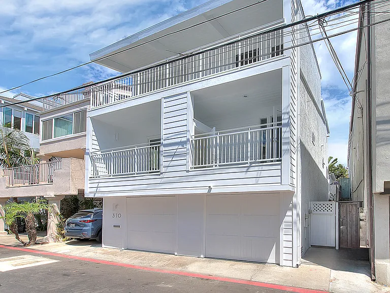 310 Bayview Dr — Photo 1