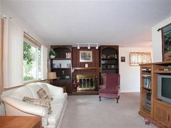 4th image of 715 Beechview Dr