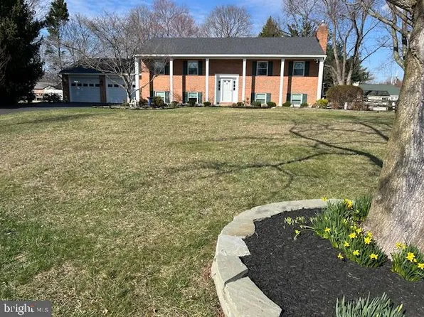 10630 Hesperian Dr, Laurel, MD 20723