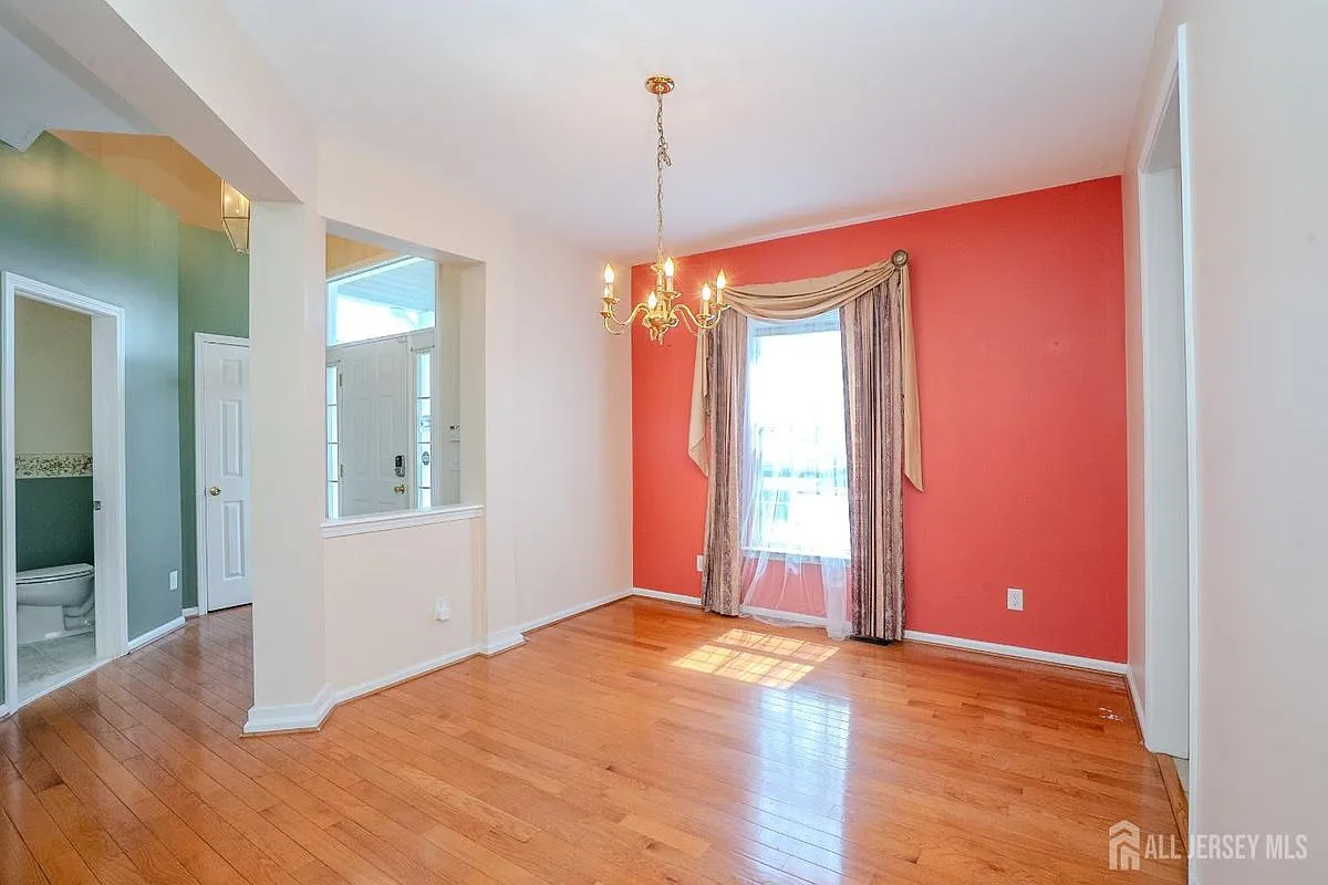 4 bed, 4.0 bath, 2540 sqft, $5,300 — Photo 4