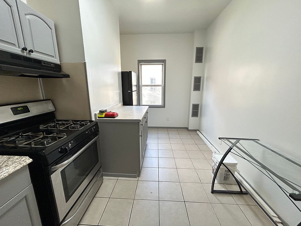 1st image of 363 Bronx Park Ave Floor 2