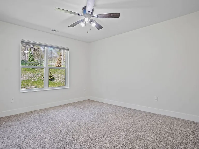 113 Eiche Dr — Photo 36