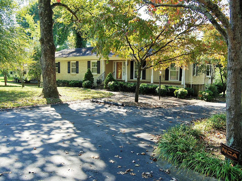 1st image of 110 Oaks Dr