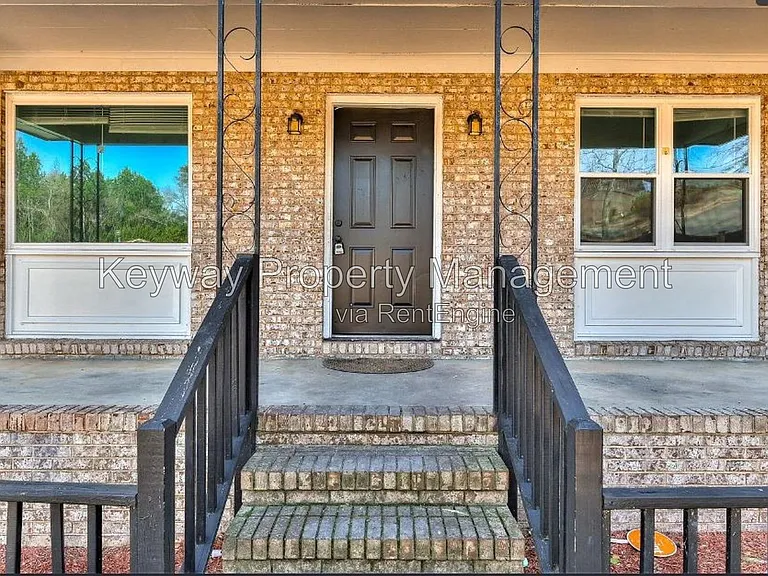 2204 Sandra Ct — Photo 2